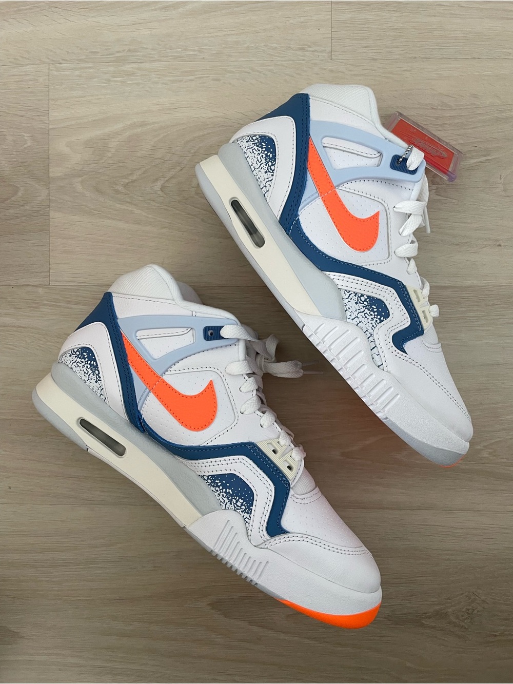 Nike AIR TECH CHALLENGE II QS
White blue orange size 8